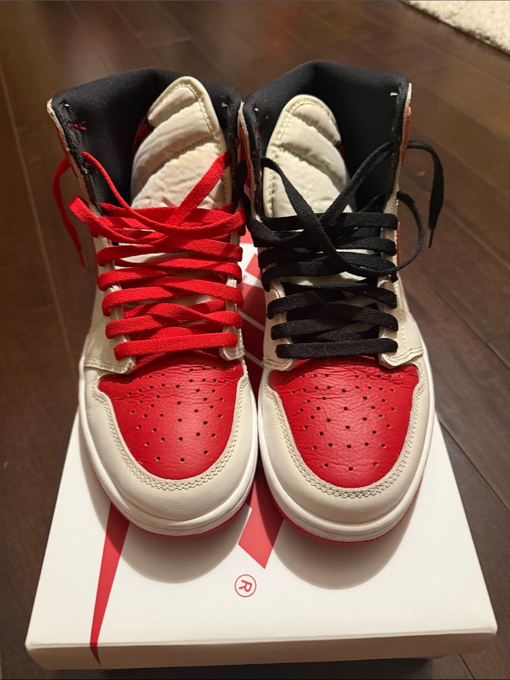 Air Jordon 1 retro high white/red OG 
Size 8.5